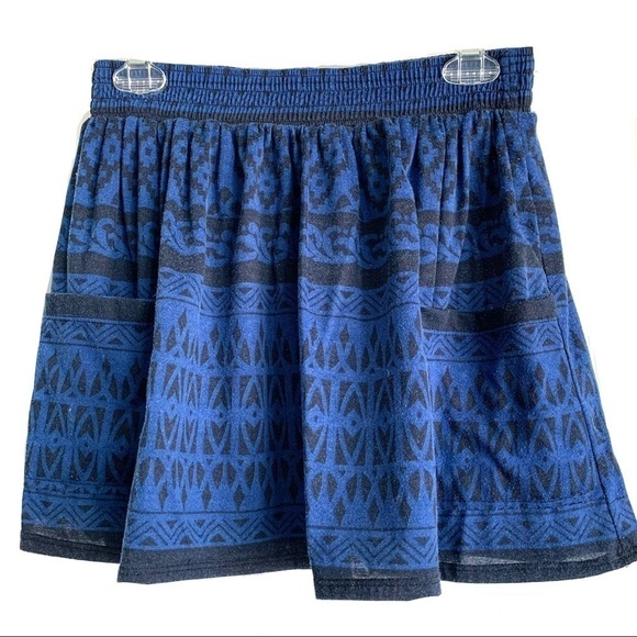 Forever 21 Mini Blue & Navy Geometric Skater Flowy Skirt Size Large - Picture 1 of 6